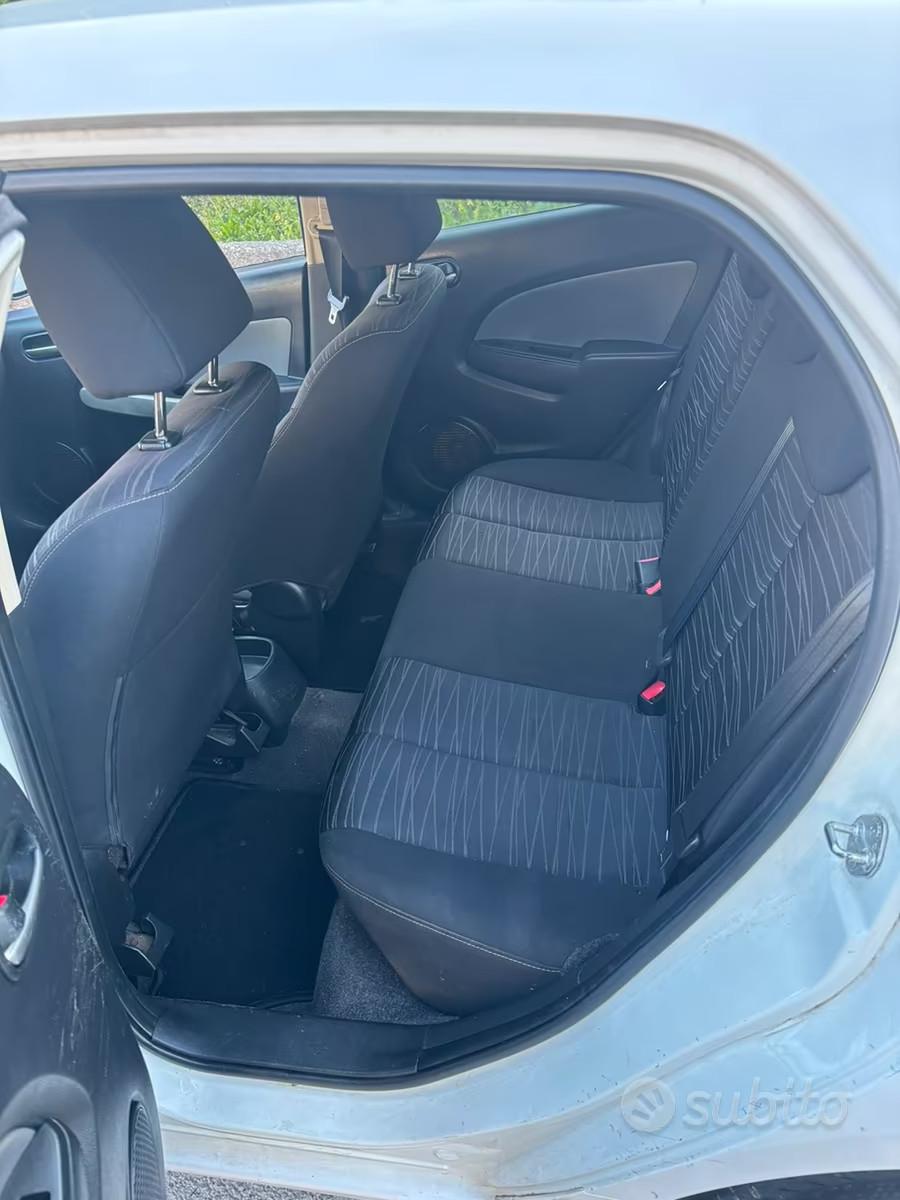 MAZDA 2 1.3BENZ ANNO 2010