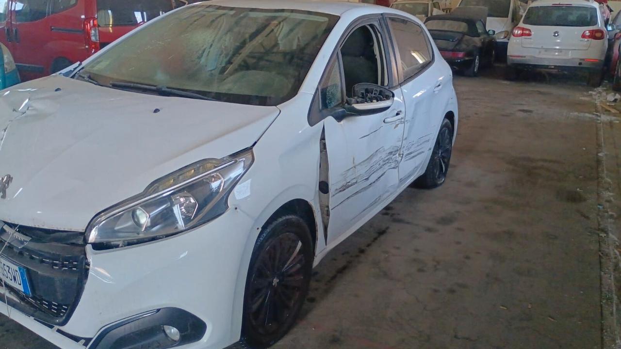 Ricambi Peugeot 208 PureTech 82 5 porte Black Line