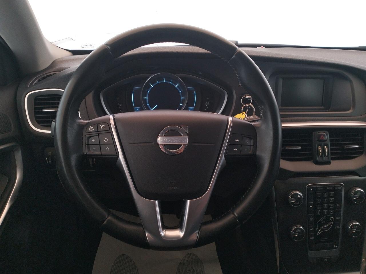 Volvo V40 D2 1.6 Momentum - NEOPATENTATI