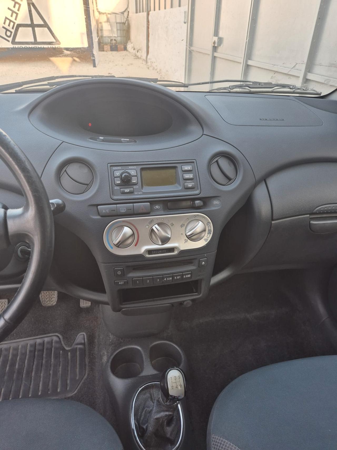 Toyota Yaris 1.4 tdi D-4D cat 5 porte Sol Blue