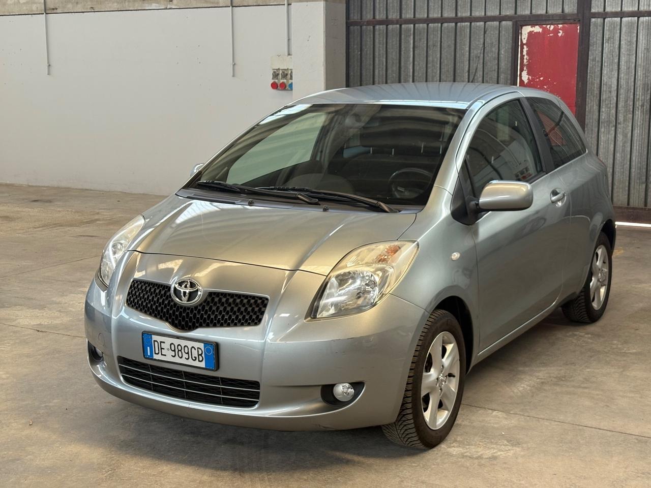 Toyota Yaris 1.0 3 porte Sol