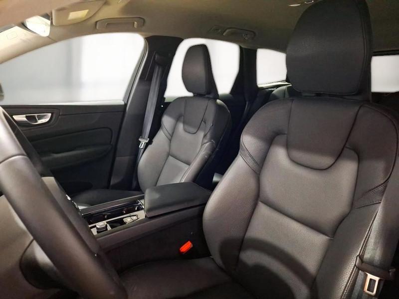 VOLVO XC60 B4 D AWD automatico Plus Dark