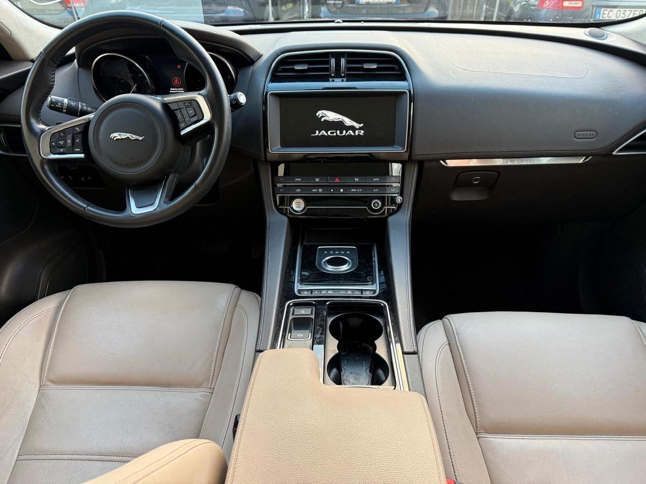 Jaguar F-Pace 2.0 180 CV AWD-4X4