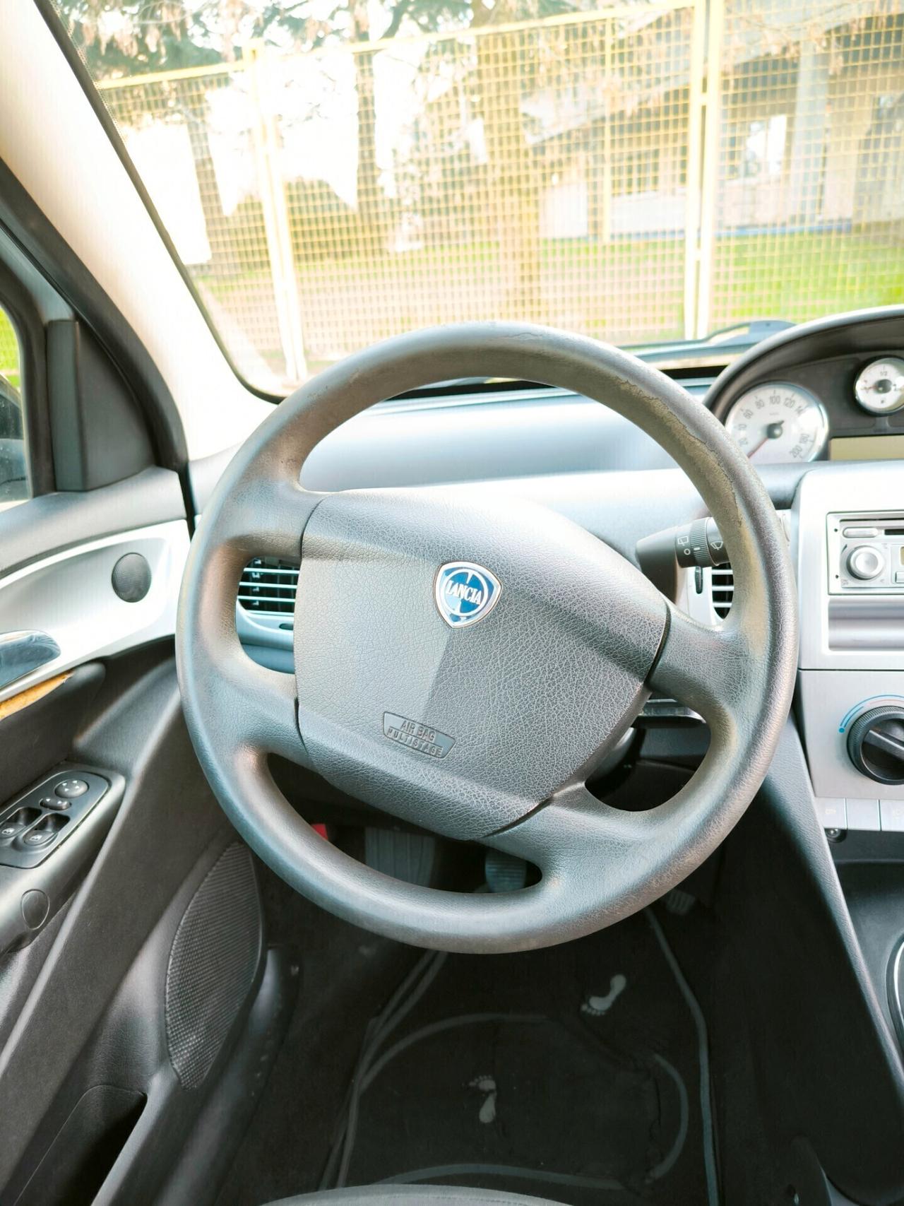 Lancia Ypsilon 1.2 69 CV Platinum