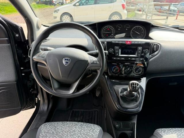 Lancia Ypsilon 1.0 FireFly 5 porte S&S Hybrid Silver