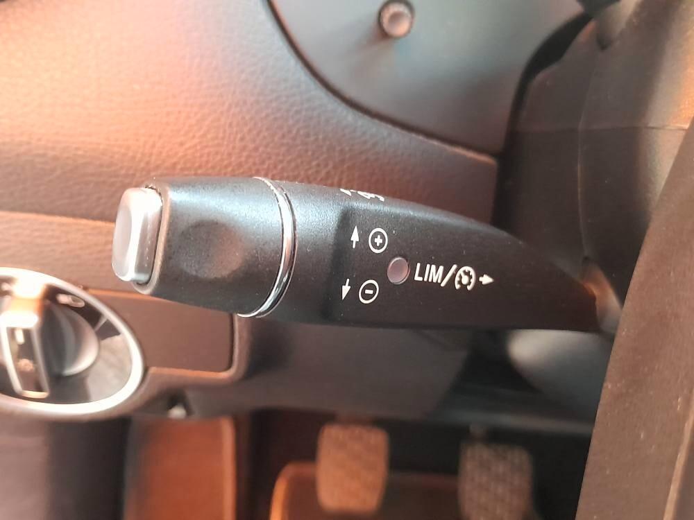 MERCEDES GLA 180 D SPORT