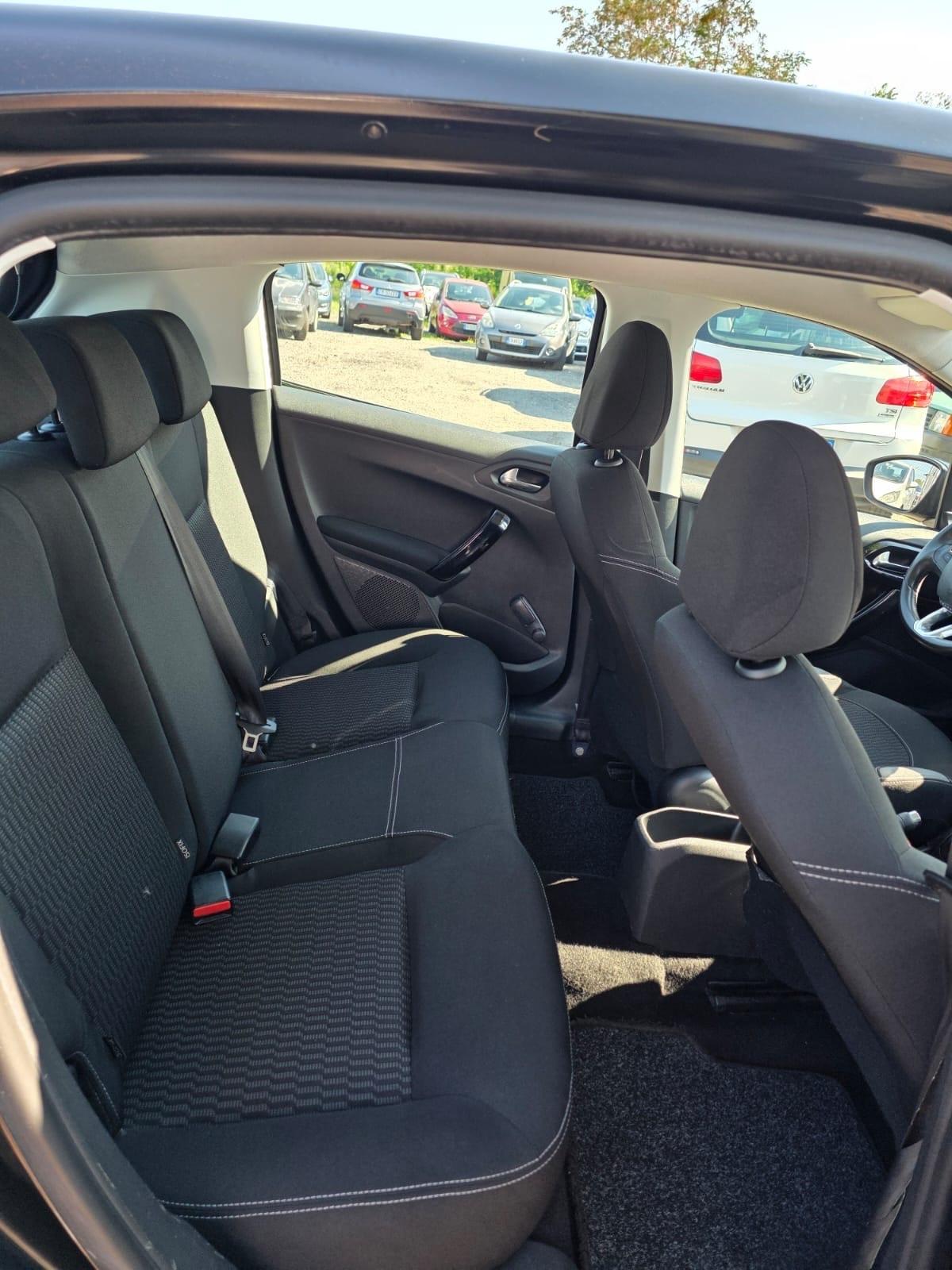 Peugeot 208 2016 5 porte neopatentati