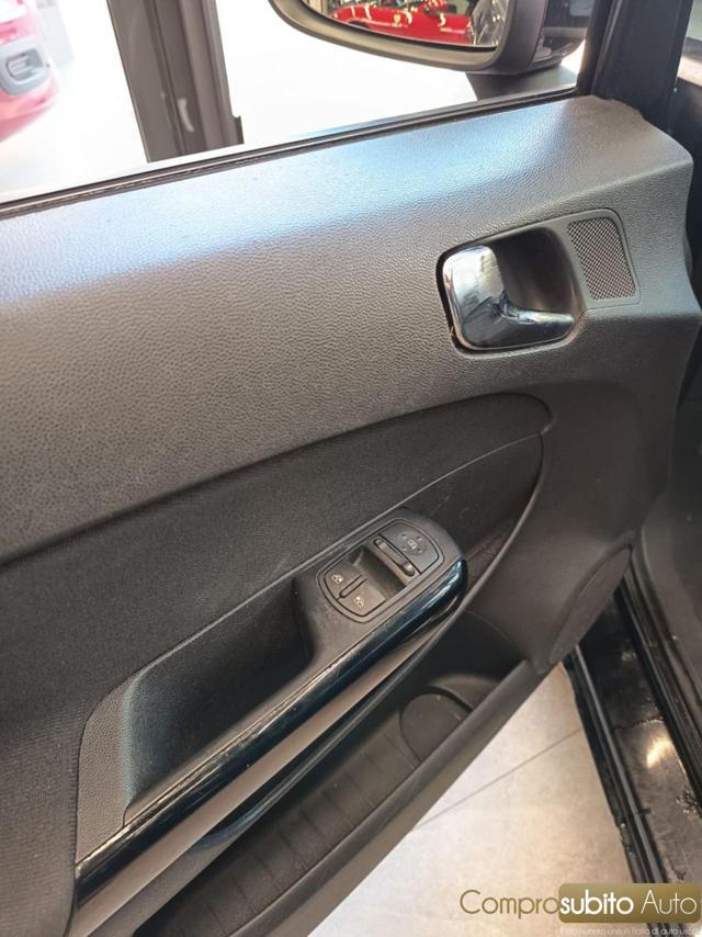 OPEL Corsa 1.2 5 porte Cosmo