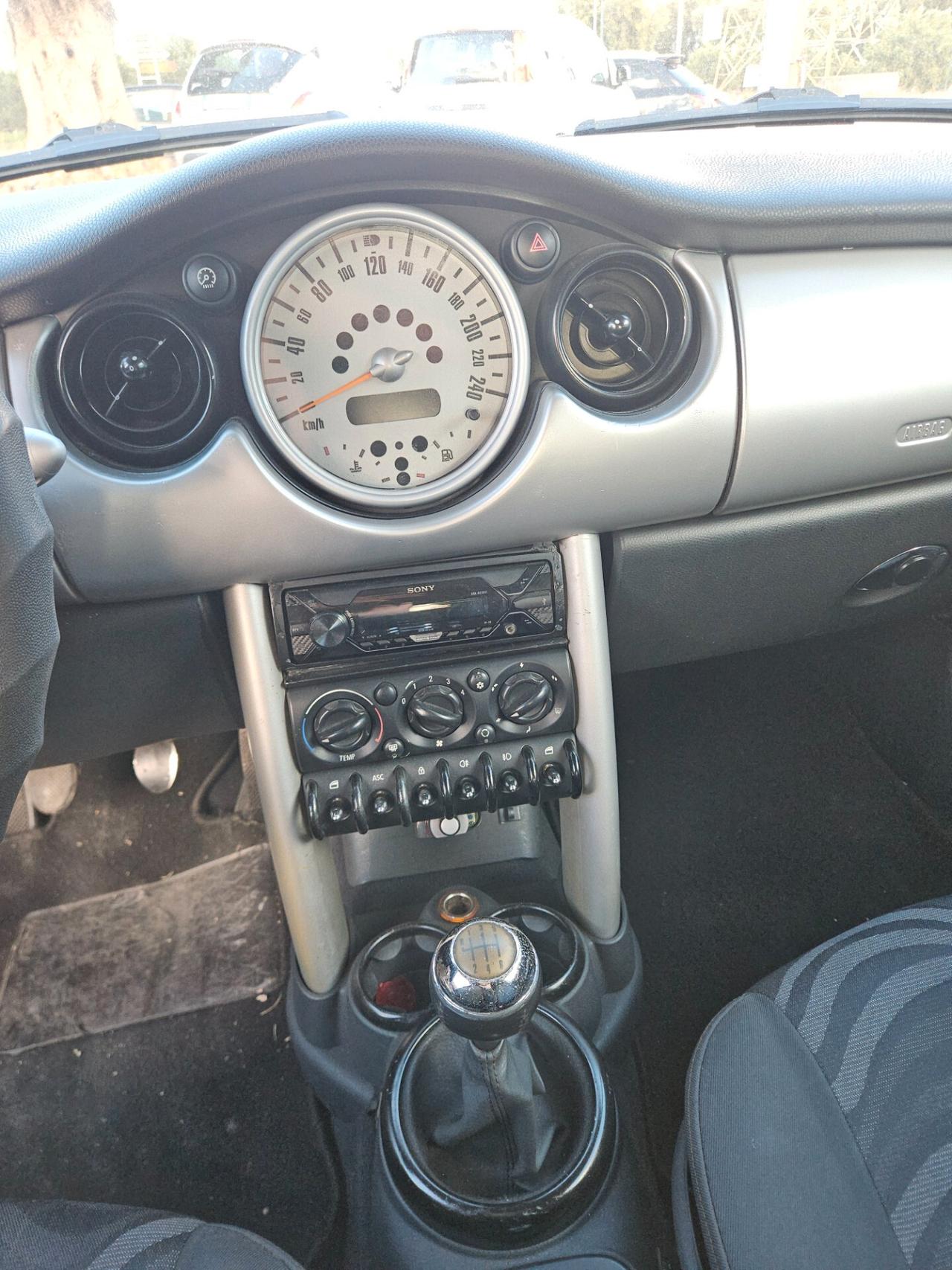 Mini 1.4 tdi One D de luxe kw 55 cv 75