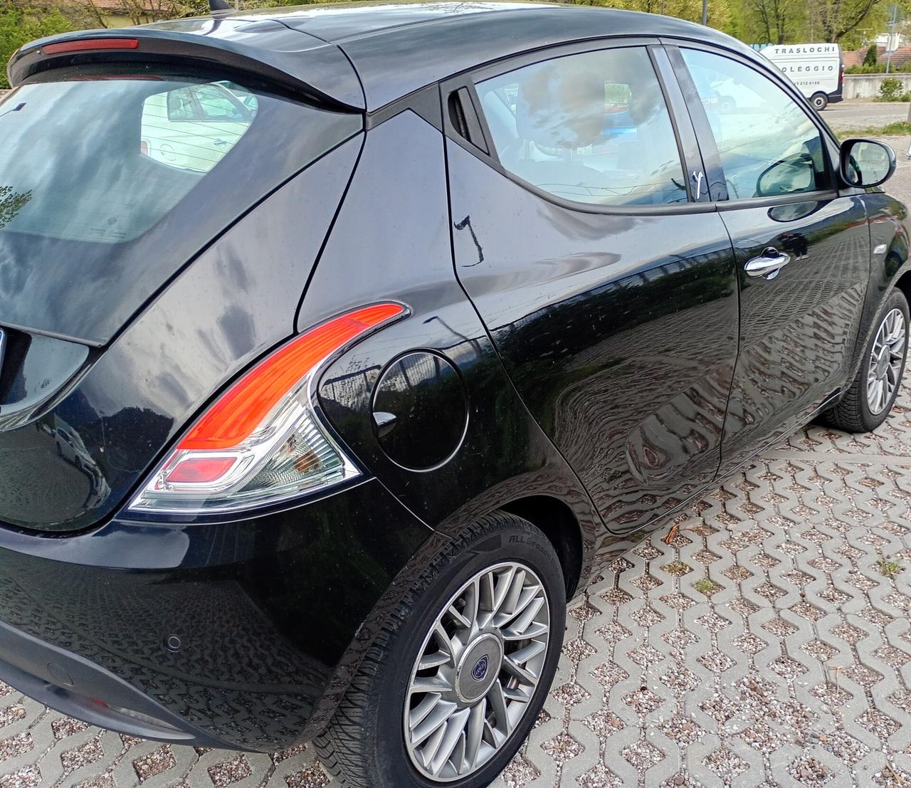 Lancia Ypsilon 1.2 69 CV 5 porte S&S Gold