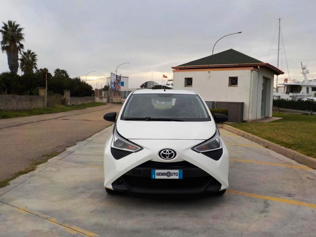Toyota Aygo Connect 1.0 VVT-i 72 CV 5 porte x-play