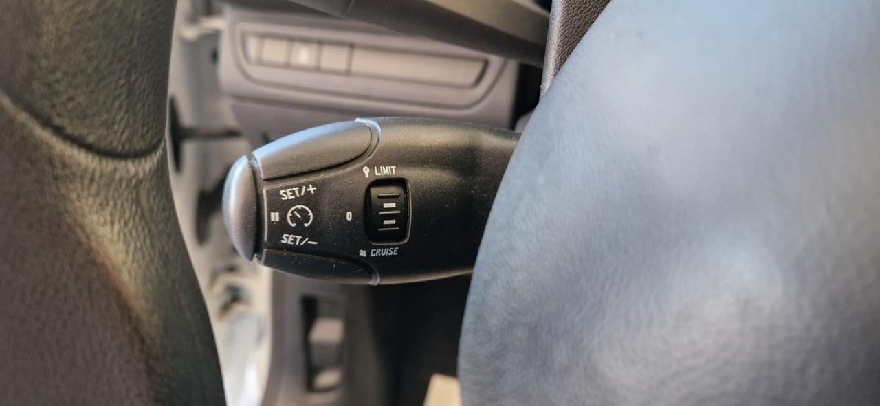 Peugeot 208 PureTech 82cv 5 porte Allure