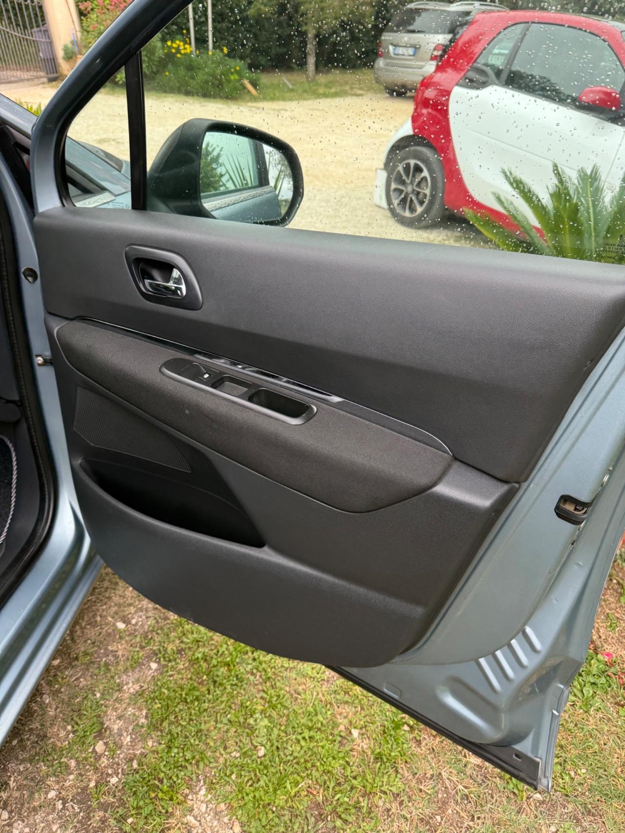 Peugeot 5008 2.0 HDi 150CV Business