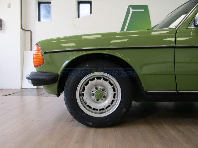 MERCEDES-BENZ 200 2.0 109 CV BERLINA