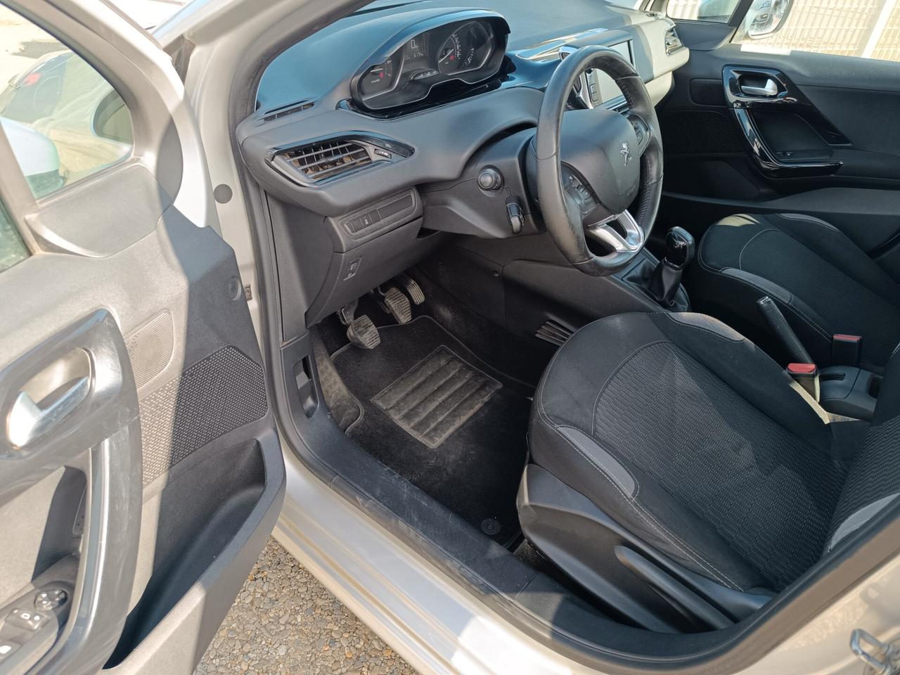 Peugeot 208 PureTech 82 5 porte Allure