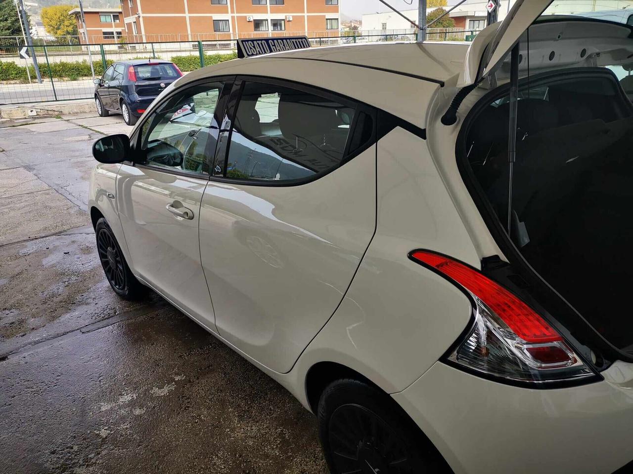 Lancia Ypsilon 1.2 69 CV 5 porte Gold