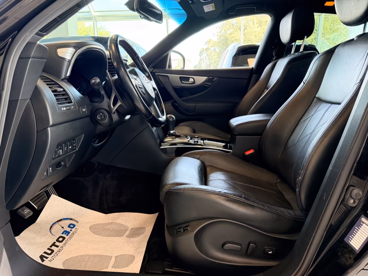 Infiniti QX70 3.0 diesel V6 AT S Premium