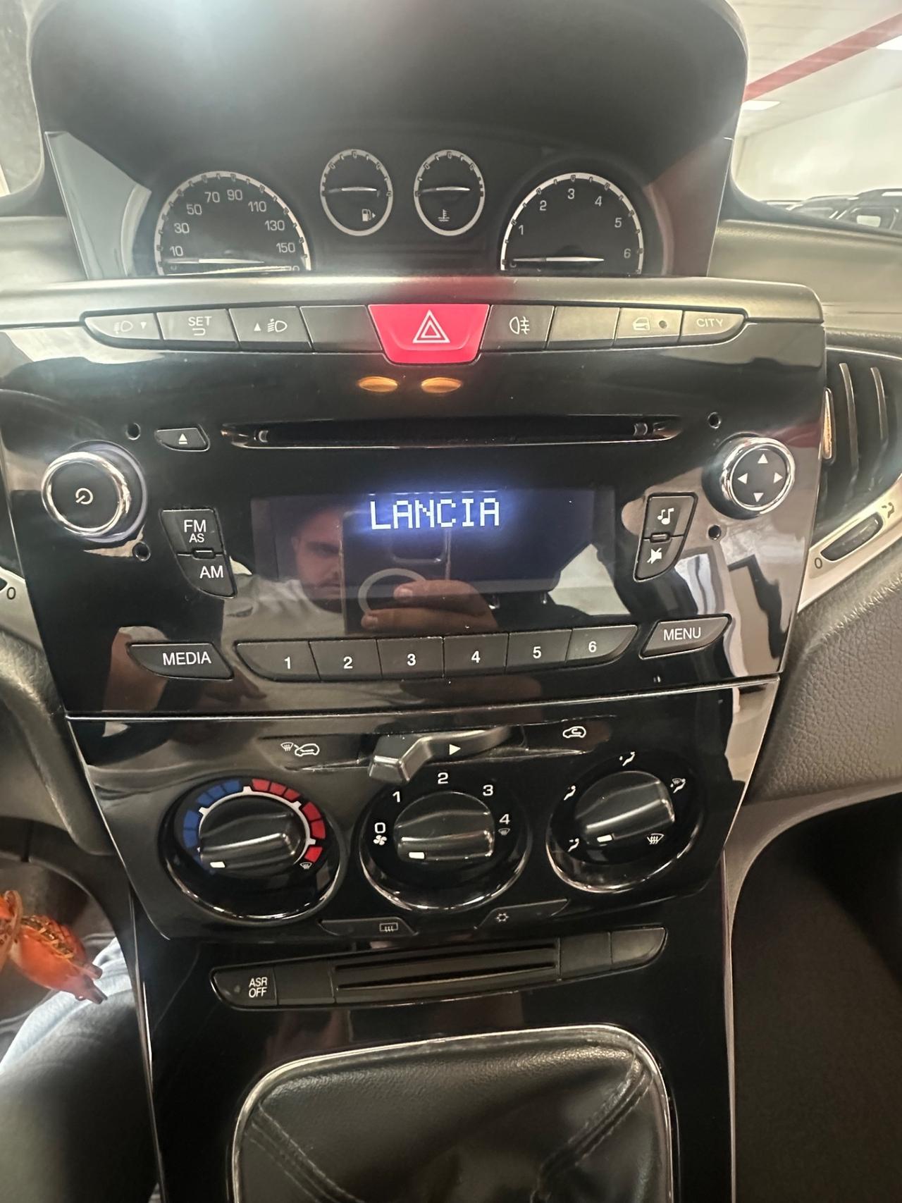 Lancia Ypsilon 1.2 69 CV 5 porte Platinum
