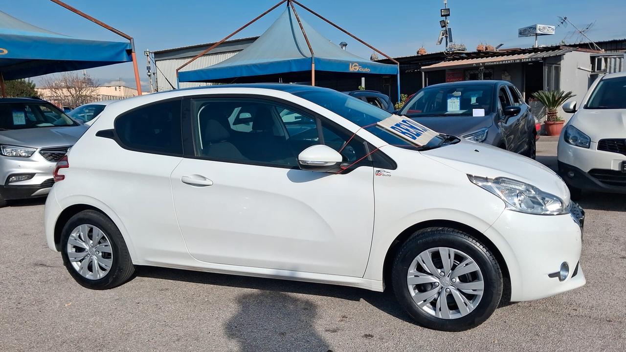 Peugeot 208 1.2 benzina