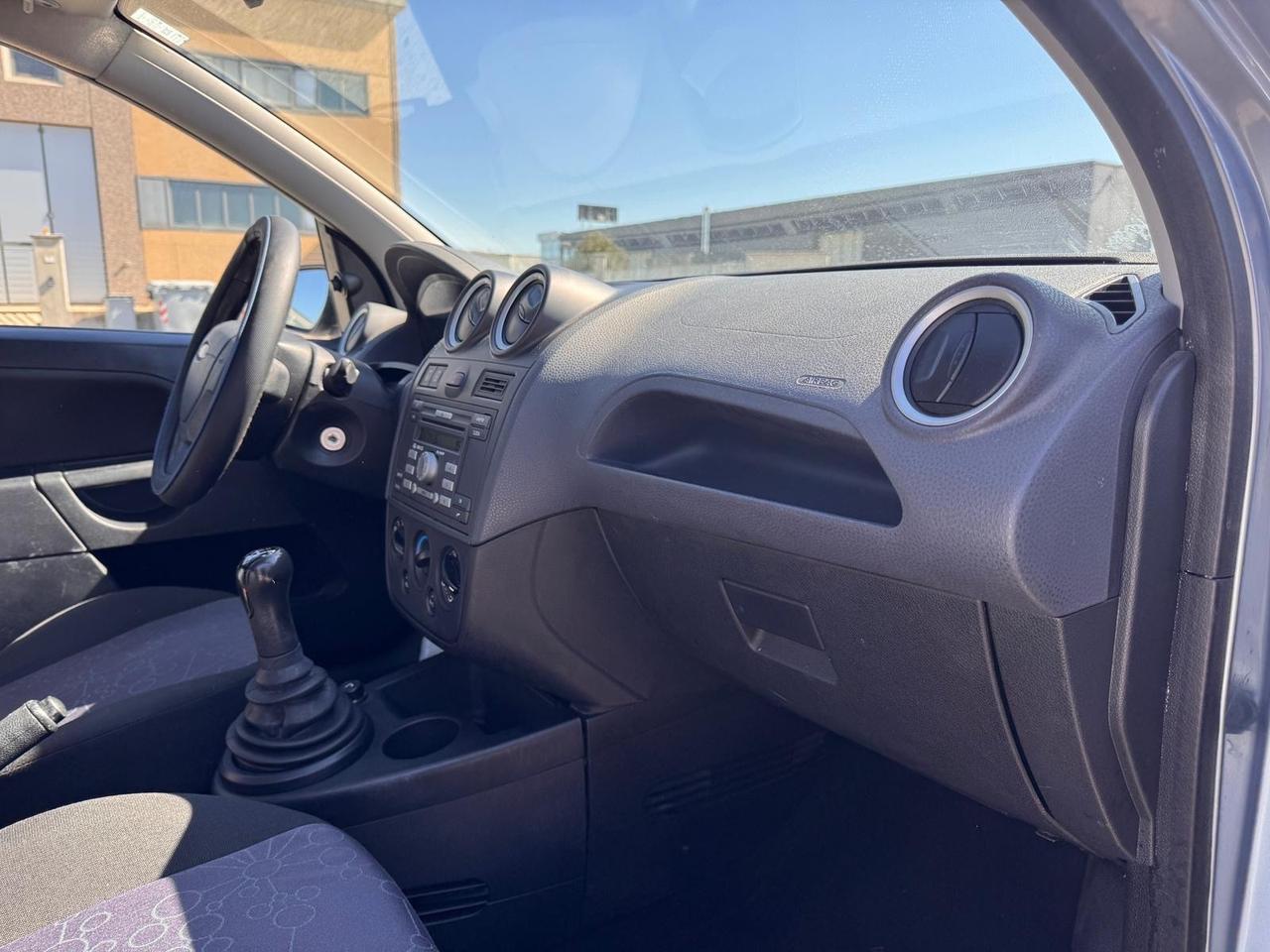 Ford Fiesta 1.2 16V 5p. Ghia km 144000