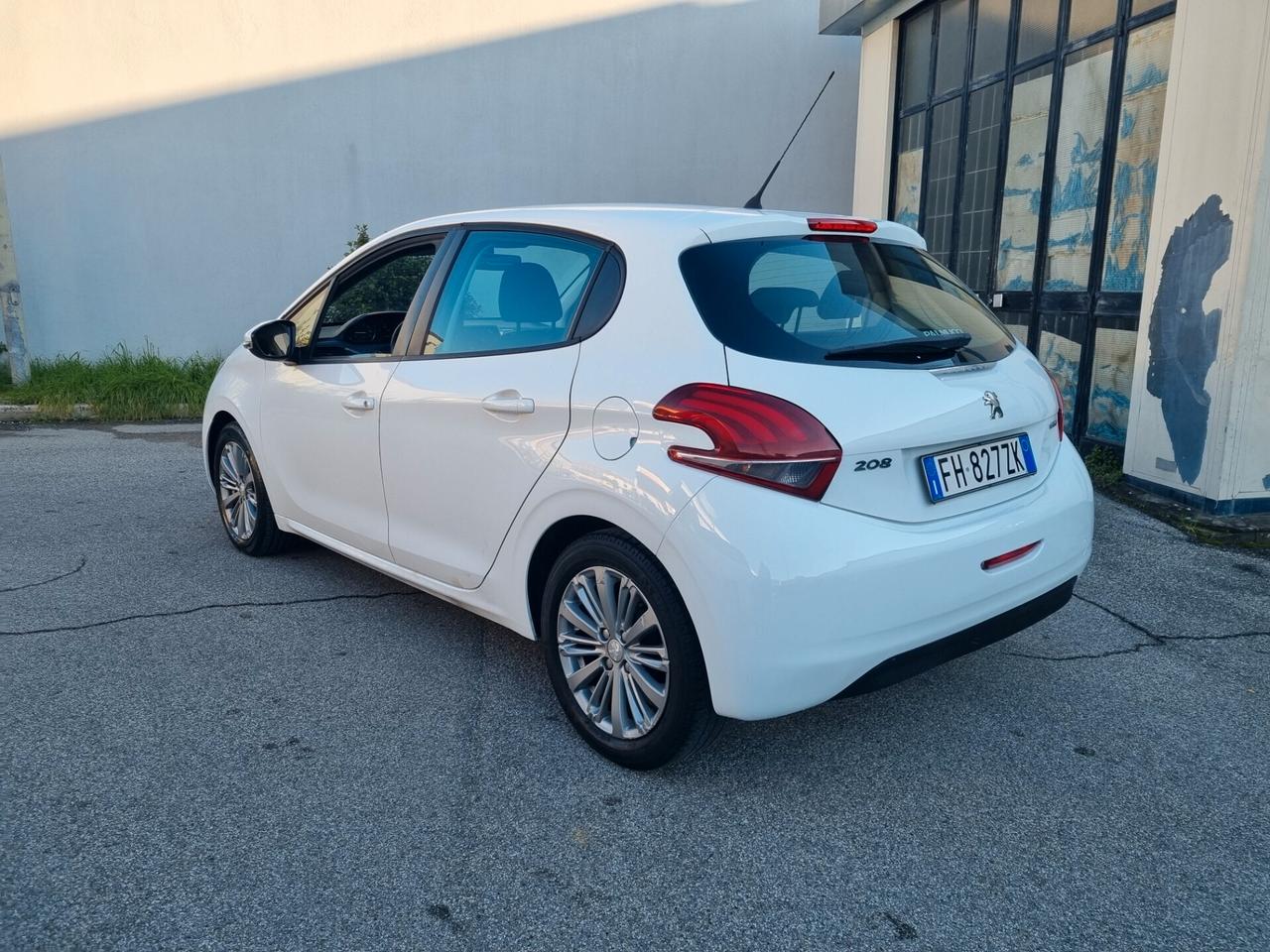 Peugeot 208 PureTech 82 5 porte Allure