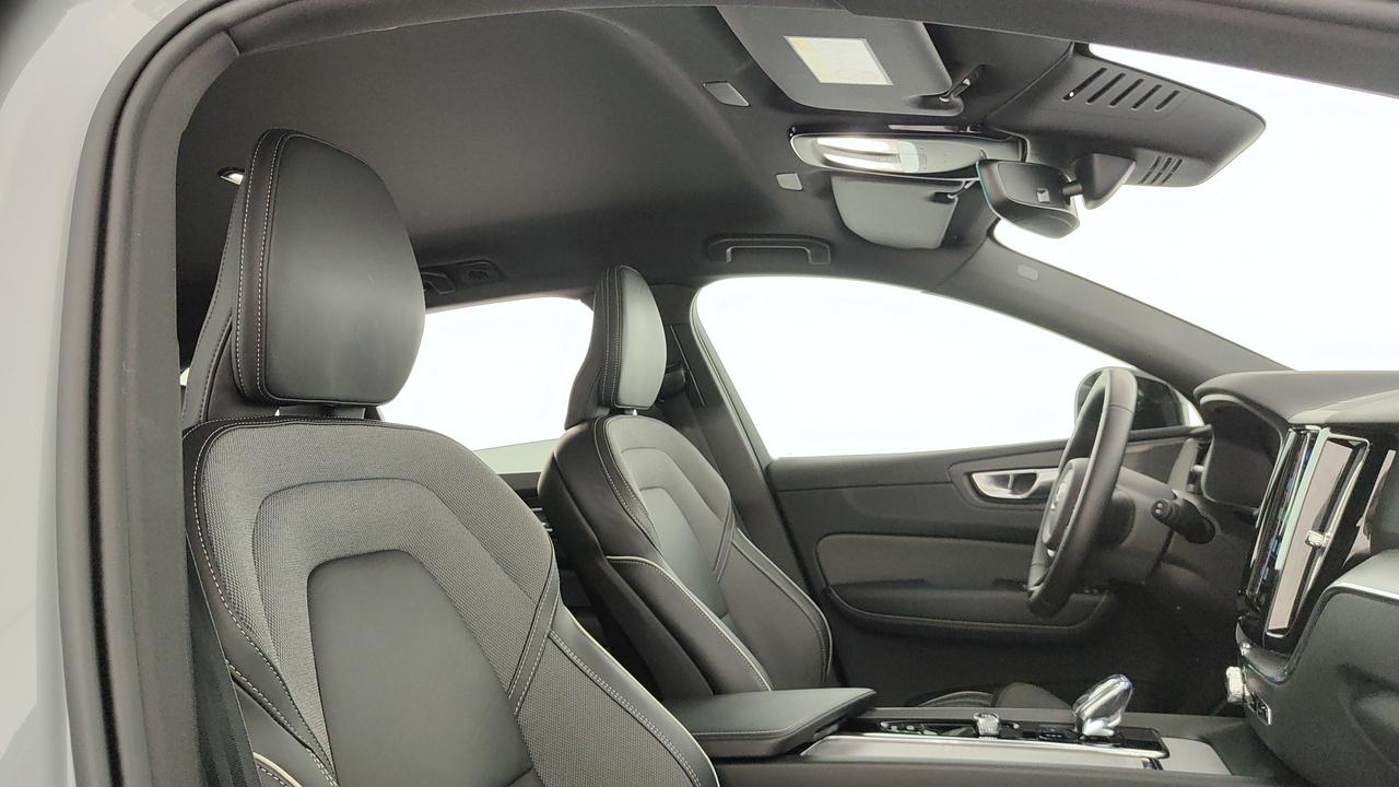 VOLVO XC60 2.0 b5 Plus Dark awd auto