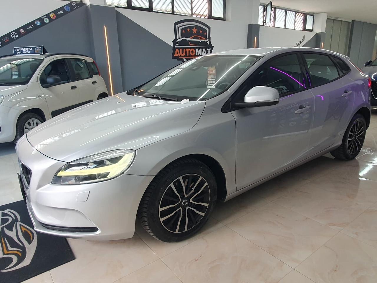 Volvo V40 D2 2.0 Geartronic 120cv R-design 2019
