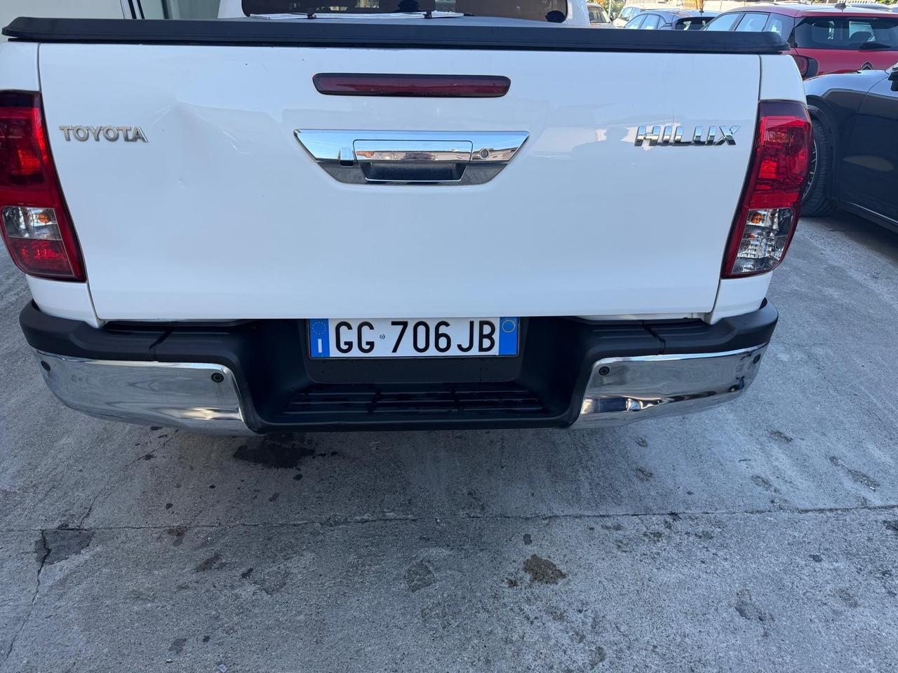 TOYOTA Hilux 2.4 D-4D 4WD 4 porte Double Cab Executive