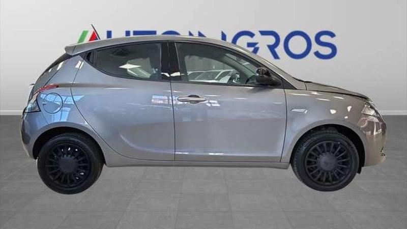 Lancia Ypsilon 1.0 FireFly Hybrid Silver
