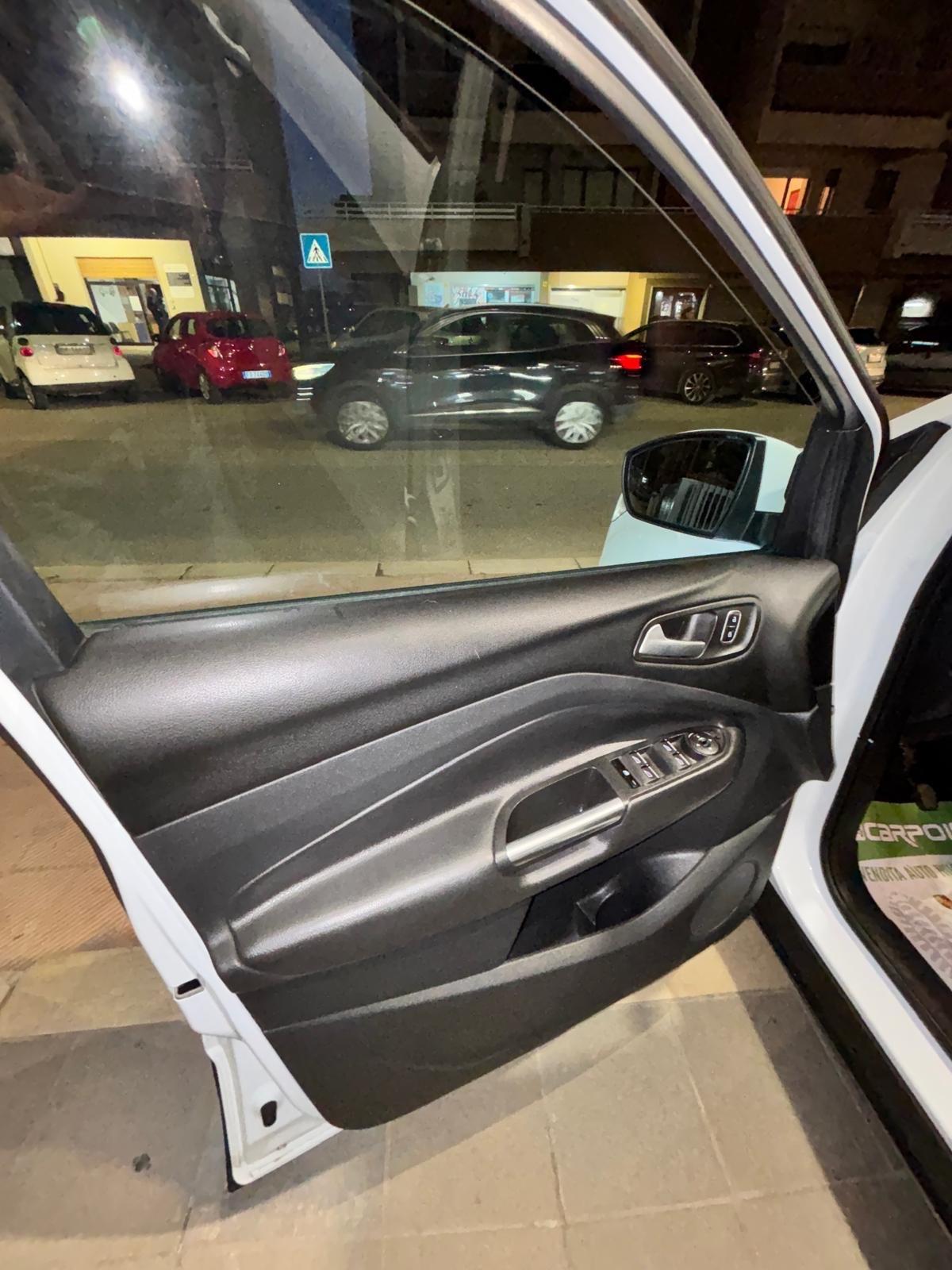 Ford Kuga 1.5 TDCI 120 CV S&S 2WD Titanium