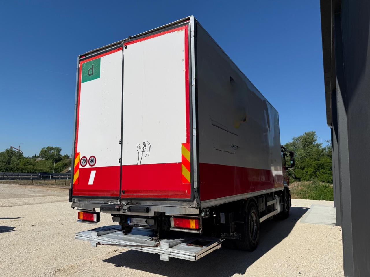 Iveco Stralis 190S31 isotermico con frigo 0°C e sponda