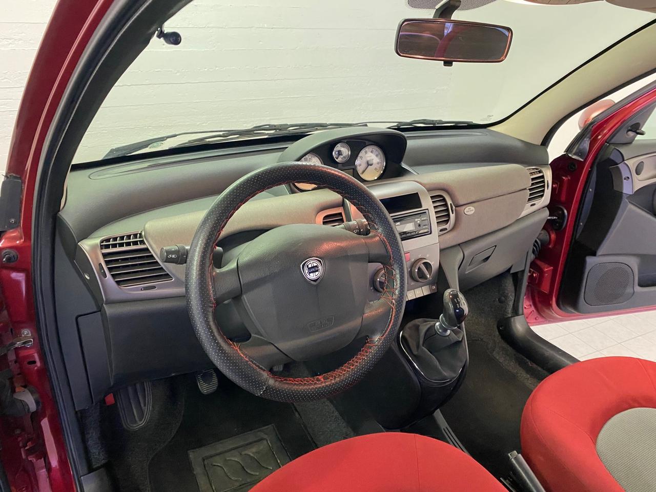Lancia Ypsilon 1.2 16V Oro