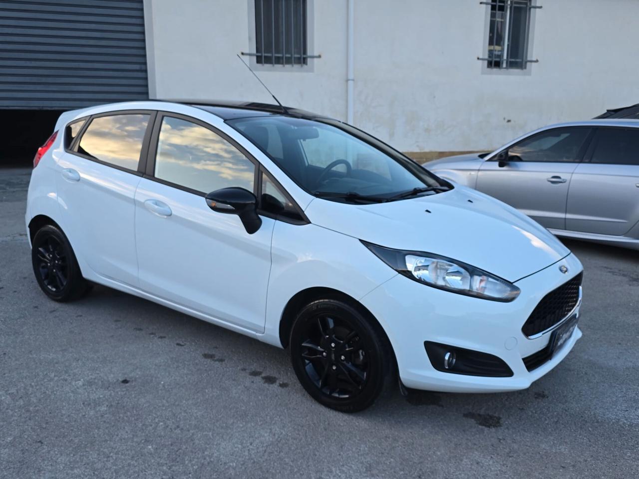 Ford Fiesta 1.5 TDCi Black & White 95 cv-2017