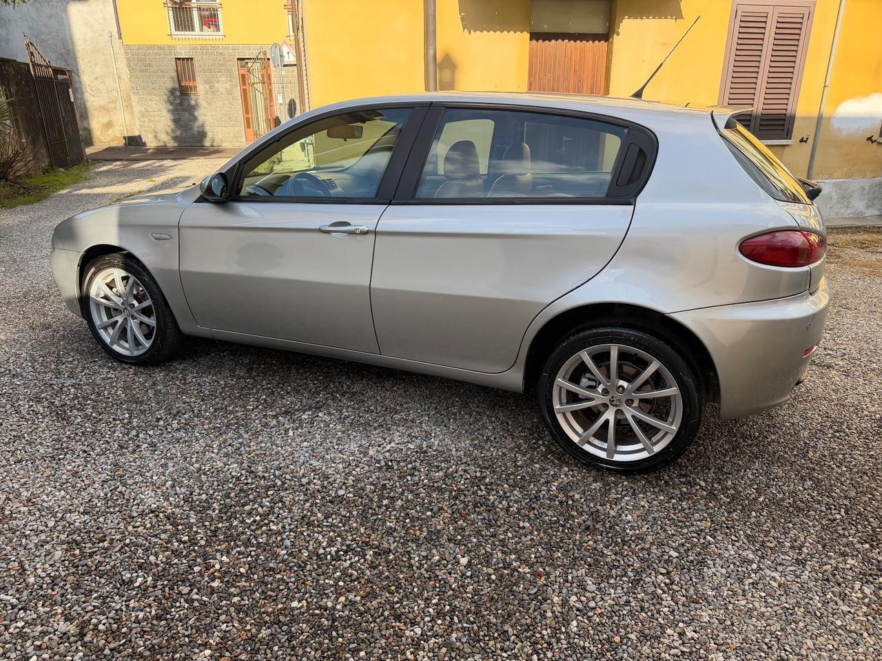 Alfa Romeo 147 1.9 JTD M-JET 16V 5 porte Black Line