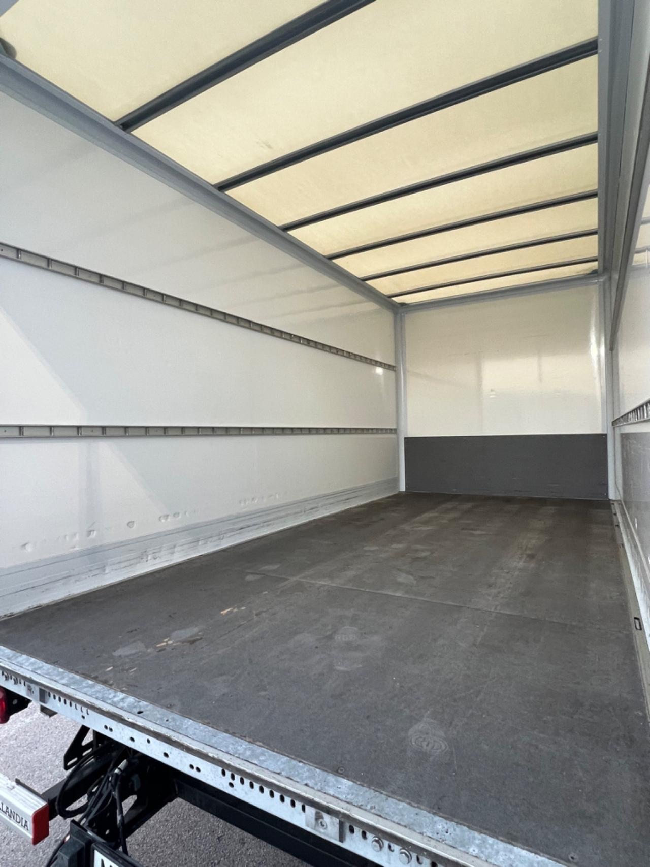 Peugeot Boxer 2.2 bluehdi sponda idraulica - anno 2022-km50.000 - prezzo €39.900IC