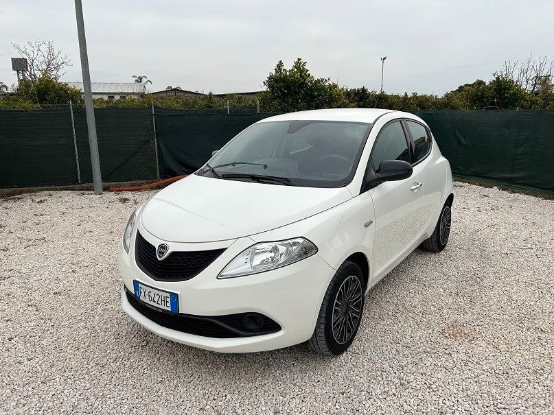 Lancia Ypsilon 1.2 69 CV 5 porte S&S Gold GPL