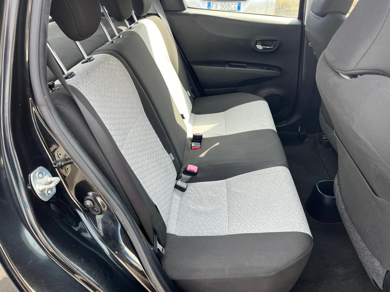 Toyota yaris 5P-1.0 benz-98000km-Full-2012