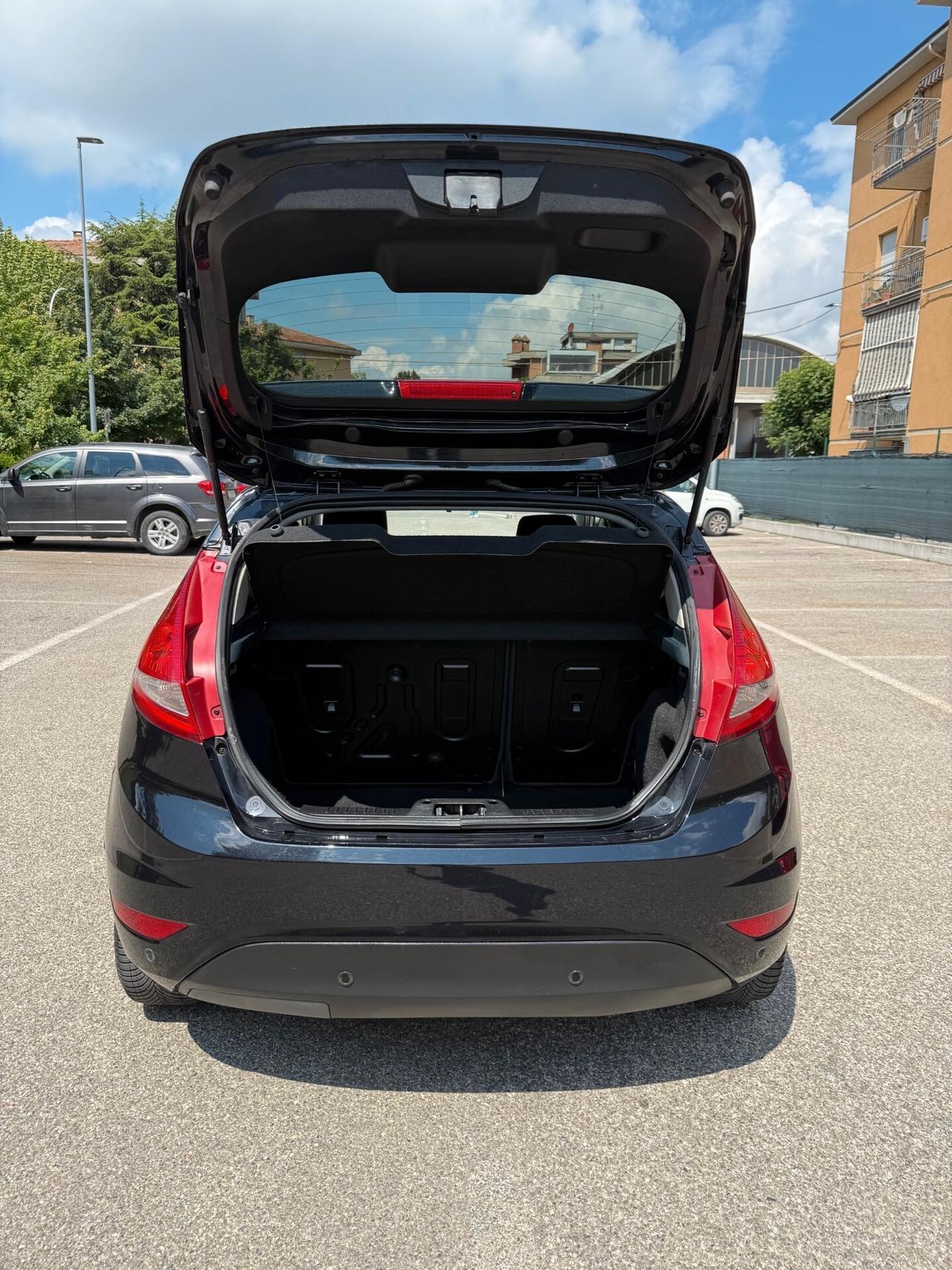 Ford Fiesta 1.4 tdci - NEOPATENTATI - 12 MESI DI GARANZIA -