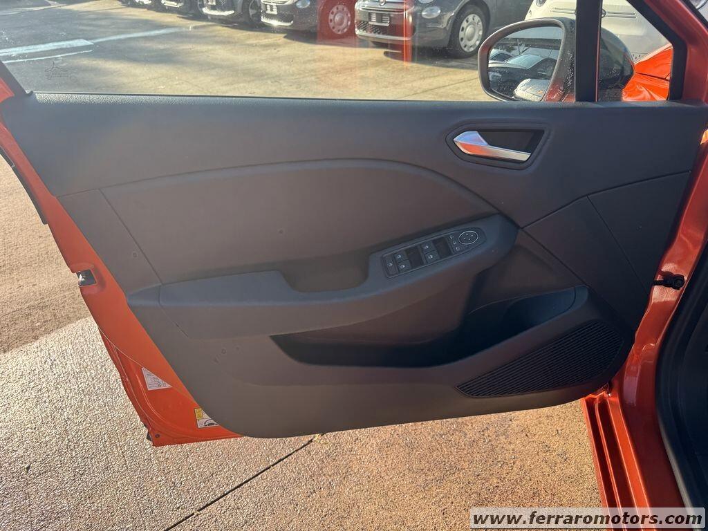 Renault Clio SCe 65 CV neo patentati a soli 179 euro al mese
