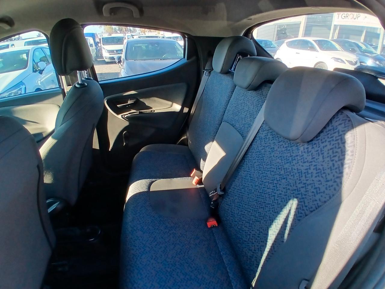 Lancia Ypsilon 1.0 FireFly S&S Hybrid Ecochic Silver