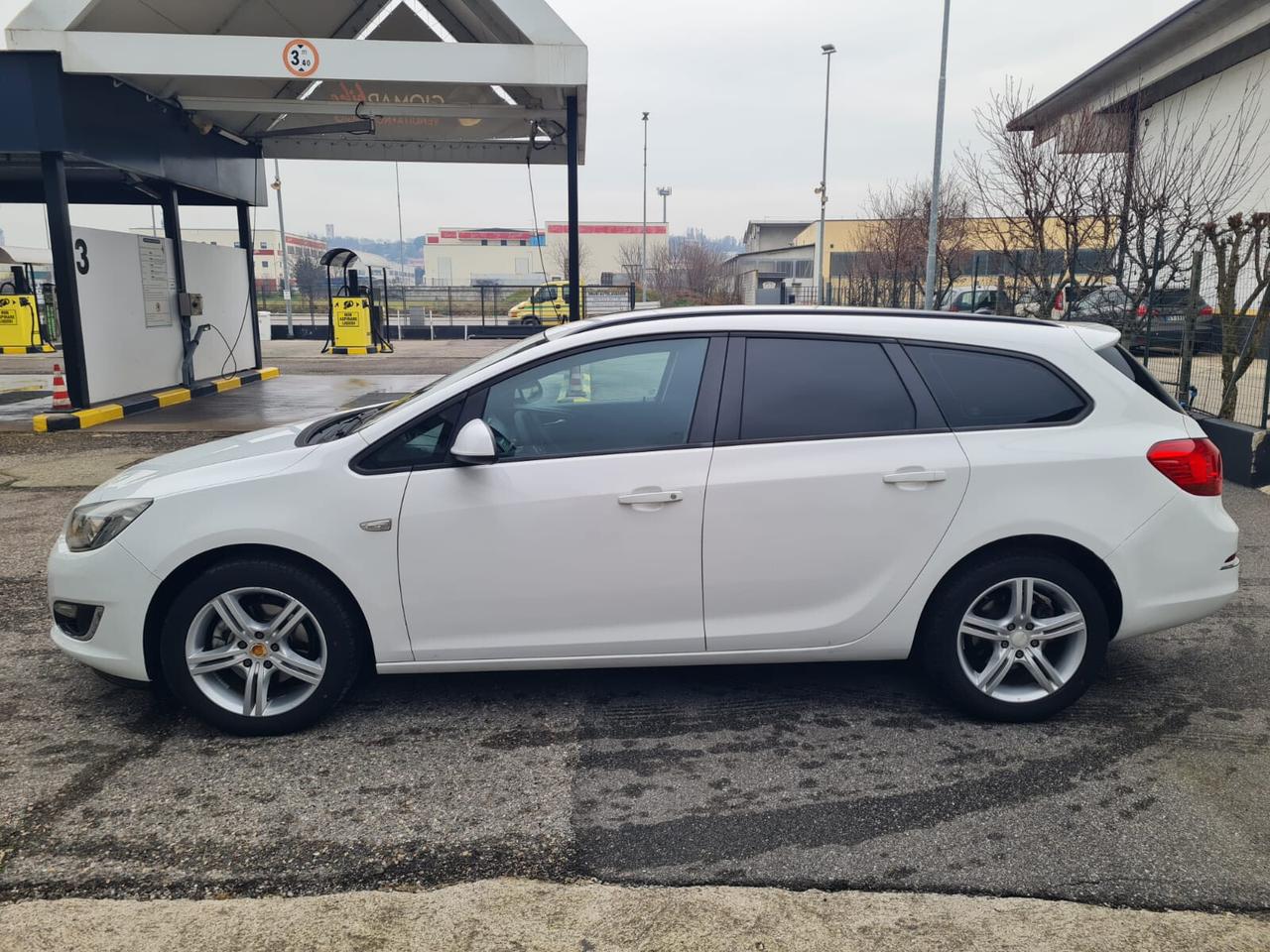 Opel Astra 1.7 CDTI 110CV Sports Tourer Cosmo