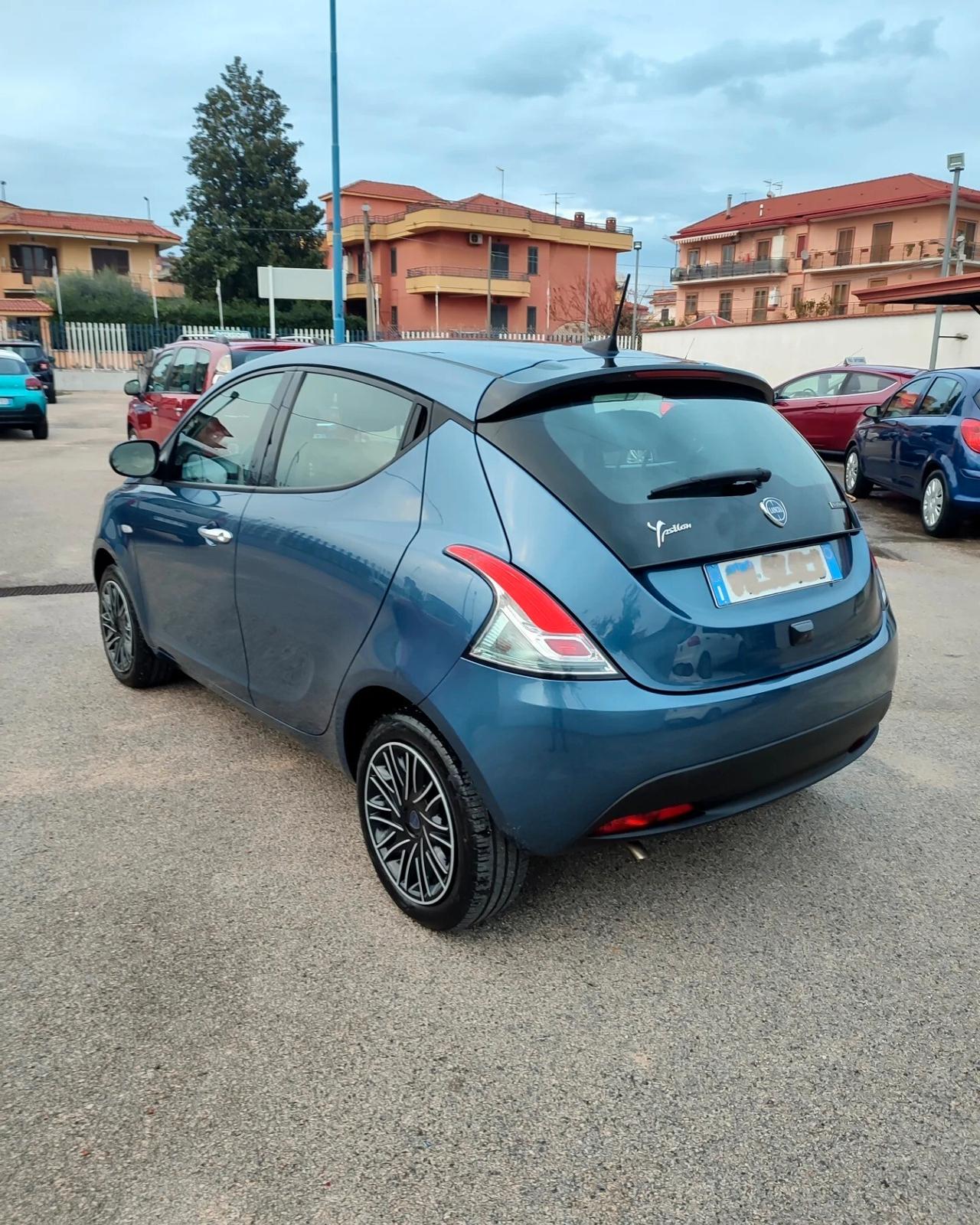 Lancia Ypsilon 1.0 FireFly 5 porte S&S Hybrid Ecochic UnYca