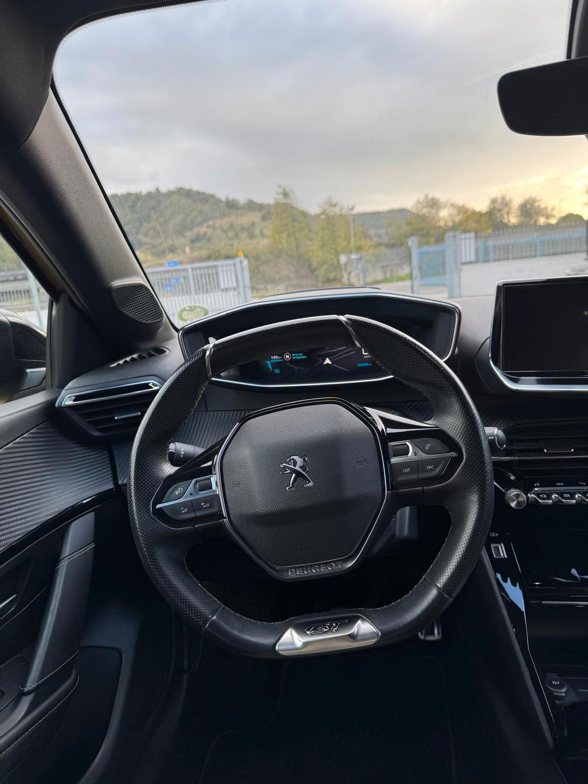 Peugeot 208 motore elettrico 136 CV 5 porte GT