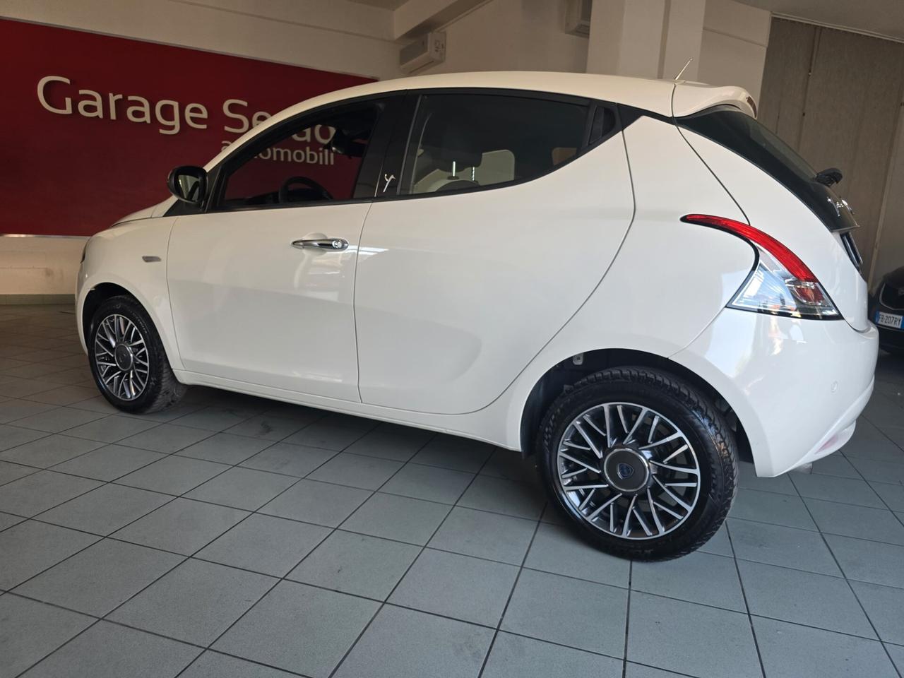 Lancia Ypsilon 1.2 69 CV 5 porte