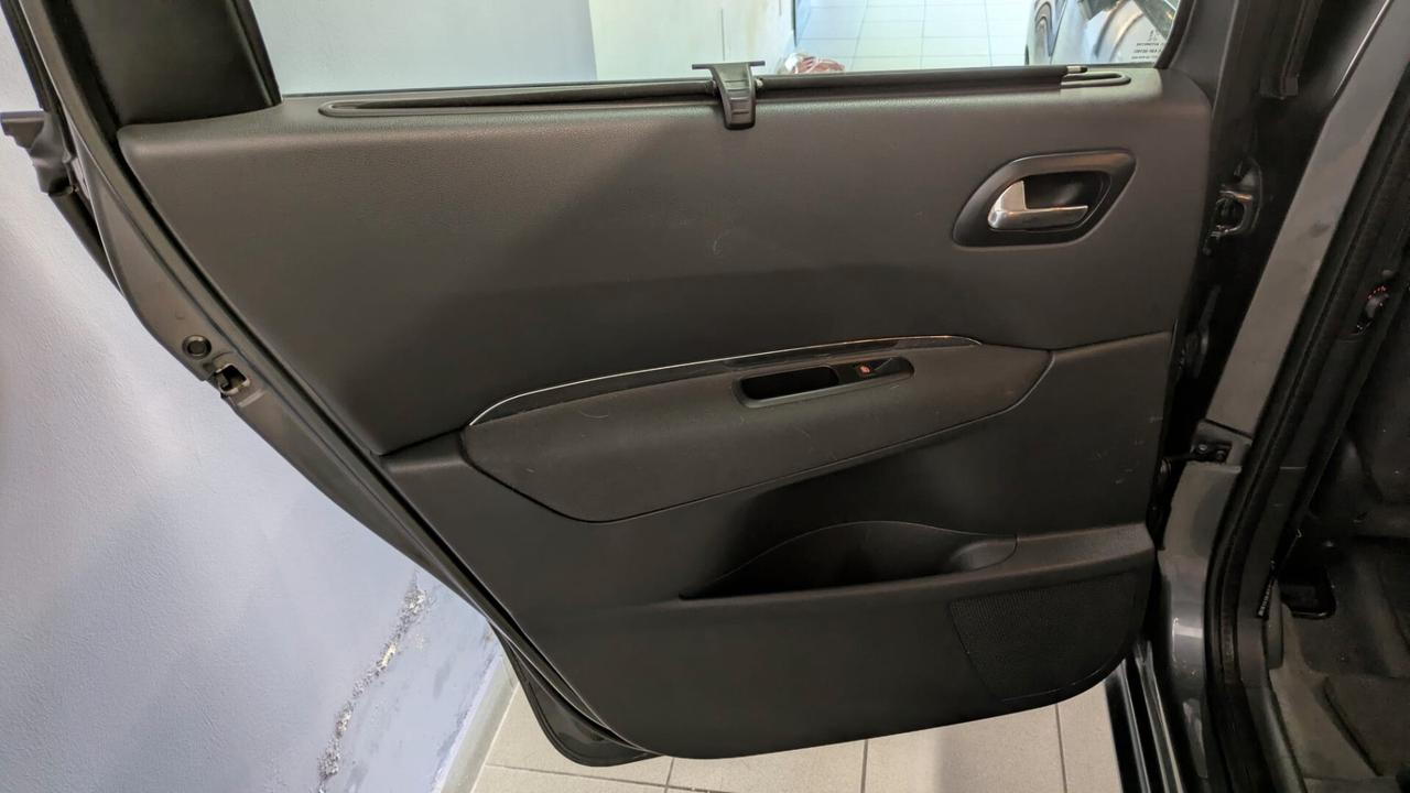 Peugeot 5008 1.6 HDi 115CV Business