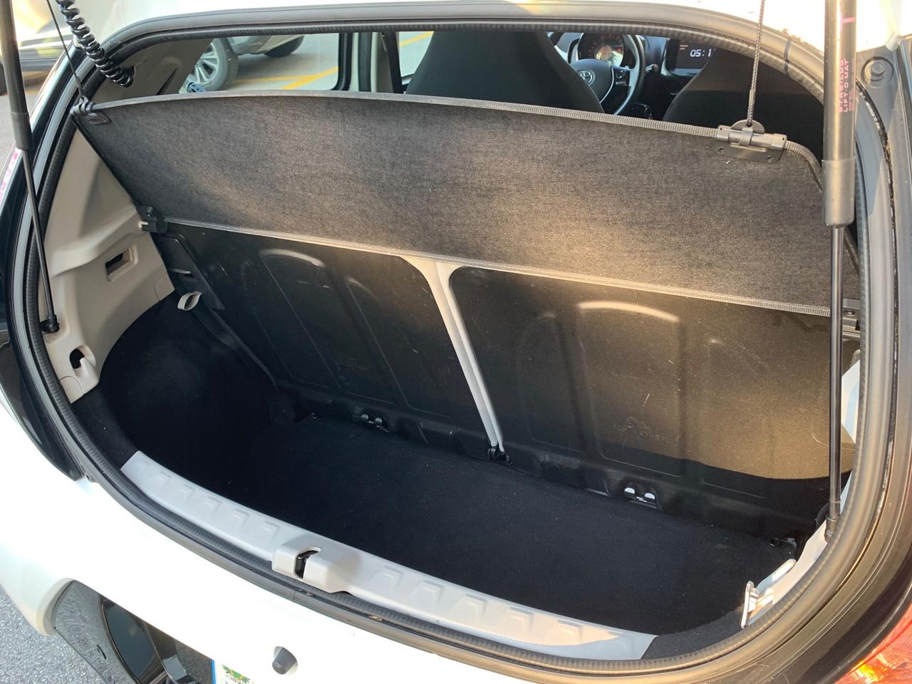 Toyota Aygo 1.0 VVT-i 69 CV 5 porte x-play MMT