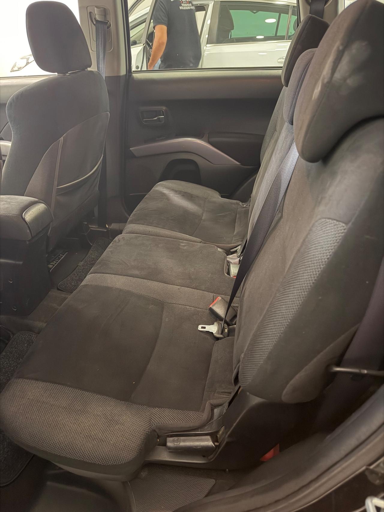 Mitsubishi Outlander 2.0 DI-D Instyle 7 p.ti DPF