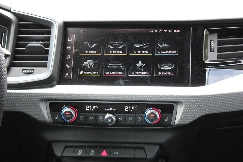 Audi A1 allstreet 30 TFSI S tronic S-LINE Cockpit Camera