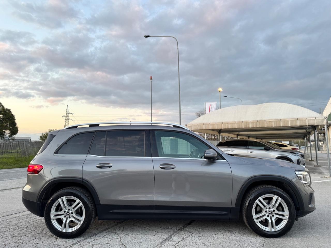 MERCEDES GLB 180d Sport - Luci Ambient Navi 18