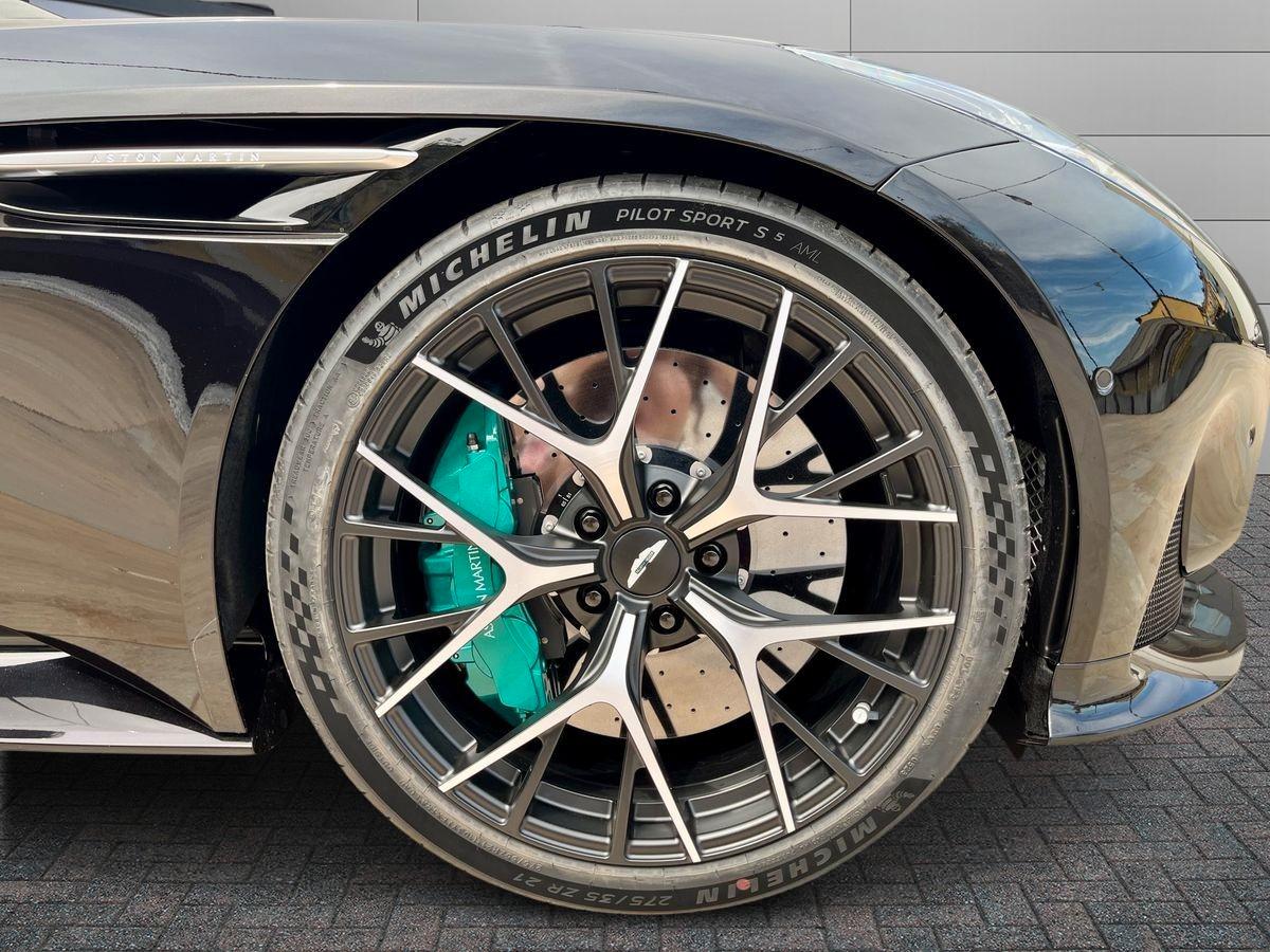 ASTON MARTIN DB12 Coupe 4.0 V8 auto